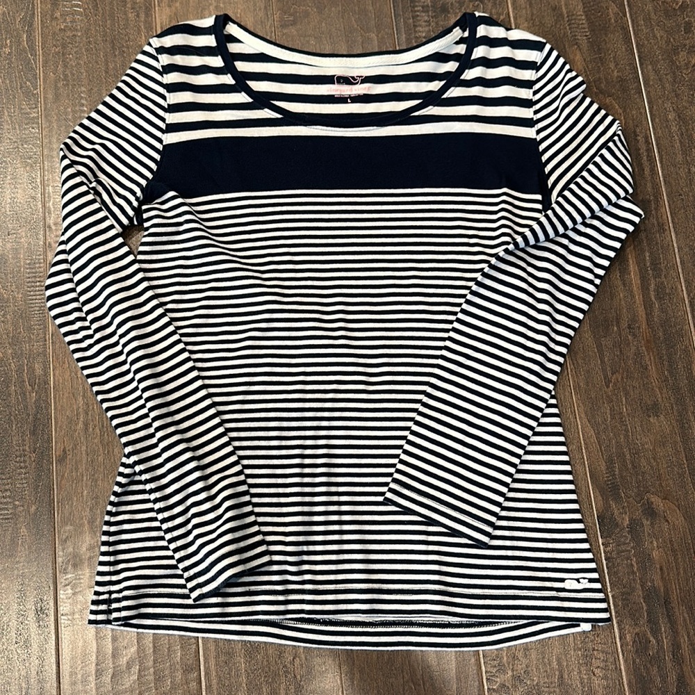 Vineyard Vines Navy and White lightweight sweater